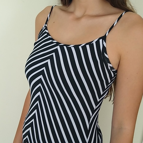 Beige by eci Maxi Dress. Size 4 - Picture 2 of 8